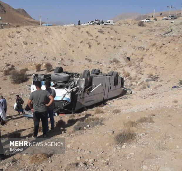 ۴ نفر در واژگونی اتوبوس در حوالی درمیان جان باختند ۴ نفر در واژگونی اتوبوس در حوالی درمیان جان باختند