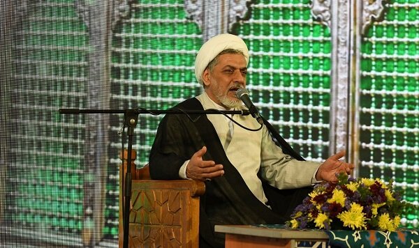 آئین عمامه گذاری طلاب در شب ولادت حضرت عبدالعظیم حسنی(ع) آئین عمامه گذاری طلاب در شب ولادت حضرت عبدالعظیم حسنی(ع)