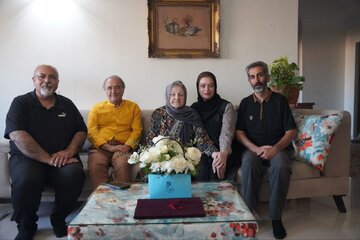 آزیتا لاچینی در دیدار با هیات رئیسه خانه سینما: دیگر نمیتوانیم مثل گذشته فعالیت کنیم / عکس آزیتا لاچینی در دیدار با هیات رئیسه خانه سینما: دیگر نمیتوانیم مثل گذشته فعالیت کنیم / عکس