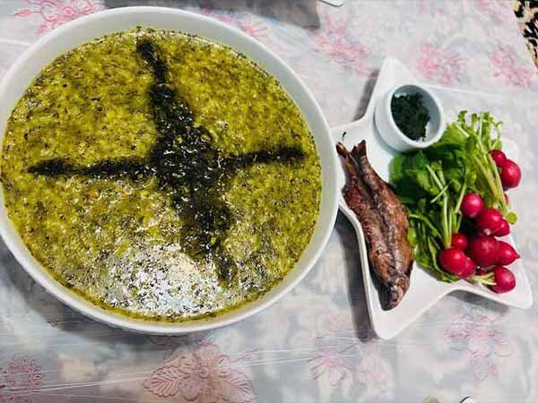 آش ترش شمالی انتخابی عالی در هوای خنک پاییزی است آش ترش شمالی انتخابی عالی در هوای خنک پاییزی است