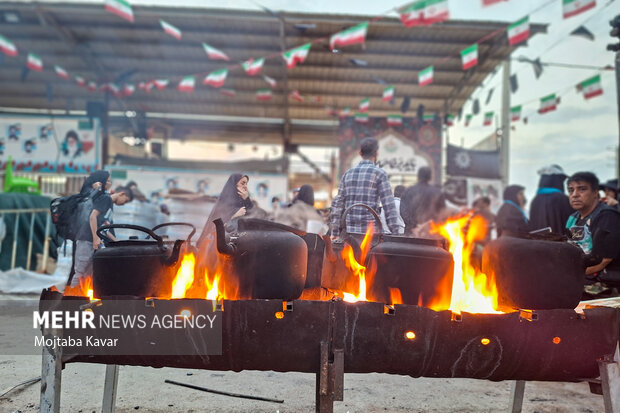 از بستر تقریب تا قدرت نرم اربعین، دیدگاهی از رهبر شهید به این گردهمایی از بستر تقریب تا قدرت نرم اربعین، دیدگاهی از رهبر شهید به این گردهمایی
