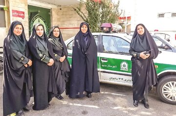 استقرار پلیس زن مقابل مدارس دخترانه / ۴ منطقه با بیشترین ازدحام ترافیکی / انتقاد جدی پلیس از سرویس مدارس استقرار پلیس زن مقابل مدارس دخترانه / ۴ منطقه با بیشترین ازدحام ترافیکی / انتقاد جدی پلیس از سرویس مدارس