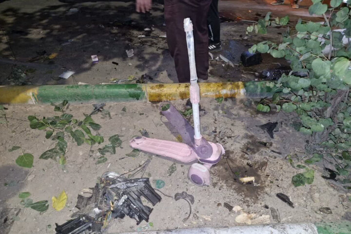 اسکوتر صورتی «حسنا» در بلوار وکیلآباد مشهد جا ماند اسکوتر صورتی «حسنا» در بلوار وکیلآباد مشهد جا ماند