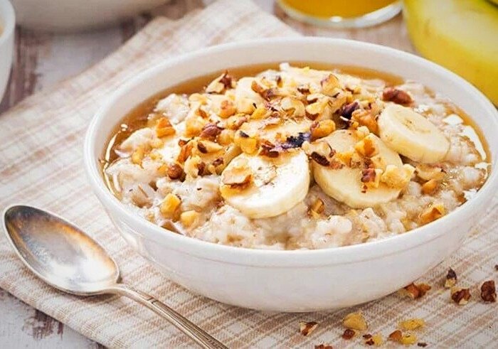 اوتمیل رژیمی با موز، شیر و دانه چیا؛ برای آنهایی که به دنبال لاغری اند اوتمیل رژیمی با موز، شیر و دانه چیا؛ برای آنهایی که به دنبال لاغری اند