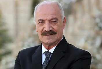 بهمن فرمانآرا در پاسخ به چرا «مهاجرت معکوس»؟ چون اینجا مال ما هم هست / از «پیوند احساسی با وطن از راه دور» تا «حق مسلم شهروندی» بهمن فرمانآرا در پاسخ به چرا «مهاجرت معکوس»؟ چون اینجا مال ما هم هست / از «پیوند احساسی با وطن از راه دور» تا «حق مسلم شهروندی»