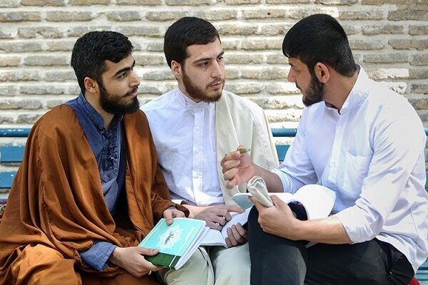 تأکید بر تلفیق «درس و بحث» و «حضور میدانی» در آغاز سال تحصیلی حوزه تأکید بر تلفیق «درس و بحث» و «حضور میدانی» در آغاز سال تحصیلی حوزه
