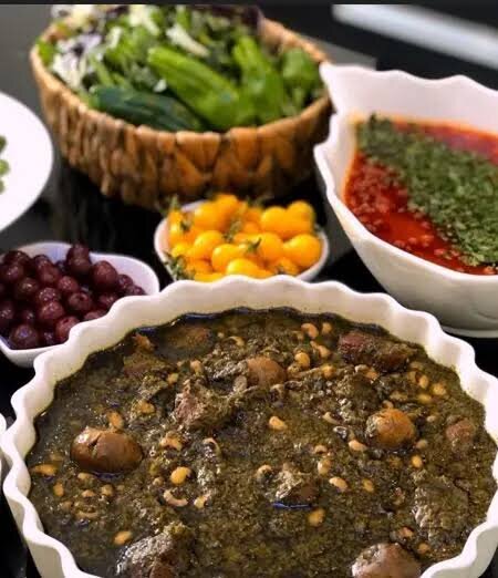 تبریزیها قورمه سبزی را با لوبیا قرمز نمیپزند تبریزیها قورمه سبزی را با لوبیا قرمز نمیپزند