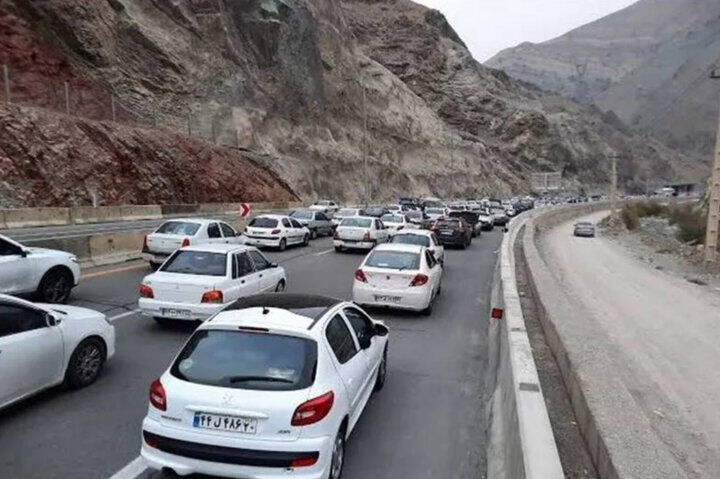 ترافیک نیمهسنگین در چالوس، هراز و آزادراه قزوین ــ تهران ترافیک نیمهسنگین در چالوس، هراز و آزادراه قزوین ــ تهران