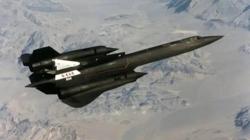 تصاویر ماهوارهای نشان میدهند یک هواپیمای SR-71 ناپدید شده / آیا پرنده سیاه دوباره پرواز میکند؟ تصاویر ماهوارهای نشان میدهند SR-71 ناپدید شده / آیا پرنده سیاه دوباره پرواز میکند؟