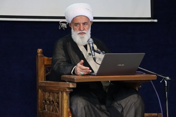 جهان با پیش بینی رهبر شهید در حال تغییر کانونهای قدرت و افول آمریکاست جهان با پیش بینی رهبر شهید در حال تغییر کانونهای قدرت و افول آمریکاست