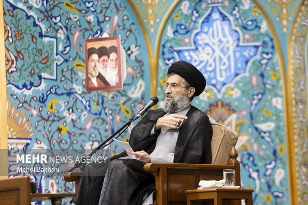 حسینی قمی:آیتالله شبیری زنجانی علم رابا تواضع وخدمت به مردم همراه کرد حسینی قمی:آیتالله شبیری زنجانی علم رابا تواضع وخدمت به مردم همراه کرد