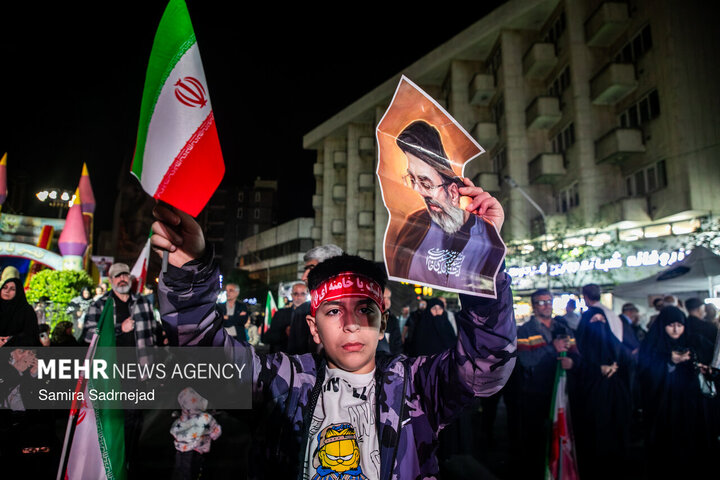 دستهایکوچک و پرچمهایبزرگ؛کودکان چگونهشبهای ایران راتجربه میکنند دستهایکوچک و پرچمهایبزرگ؛کودکان چگونهشبهای ایران راتجربه میکنند