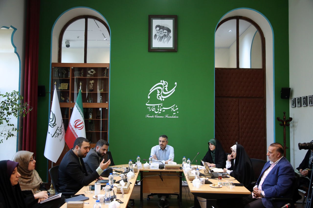 ردهبندی سنی فقط یک عدد روی پوستر نیست/ بررسی چالشها و ضرورتها/ در نشست تخصصی ردهبندی سنی آثار نمایشی مطرح شد ردهبندی سنی فقط یک عدد روی پوستر نیست/ بررسی چالشها و ضرورتها/ در نشست تخصصی ردهبندی سنی آثار نمایشی مطرح شد