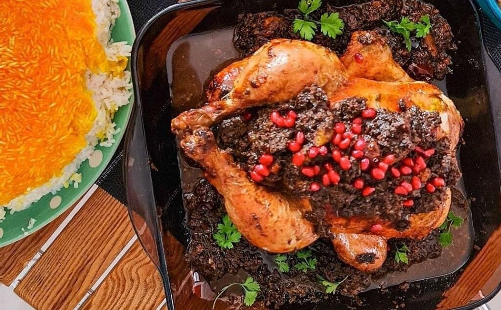 مرغ لونگی گیلانی ؛ این یک دستور خوشمزه برای شکم پر کردن مرغ است مرغ لونگی گیلانی ؛ این یک دستور خوشمزه برای شکم پر کردن مرغ است
