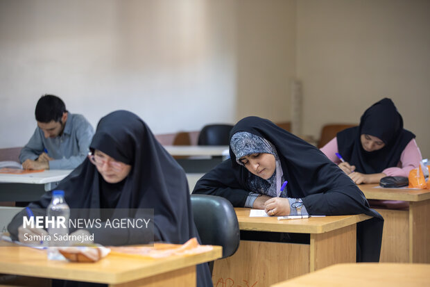 نخستین آزمون بسندگی زبان عربی برگزار شد نخستین آزمون بسندگی زبان عربی برگزار شد