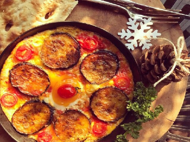 ورقه گیلانی؛ سادهترین غذایی که میتوان با بادمجان و گوجه پخت ورقه گیلانی؛ سادهترین غذایی که میتوان با بادمجان و گوجه پخت