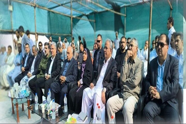 وزیر راه ۲۸۱ کیلومتر بزرگراه و راه اصلی را در سیستان و بلوچستان افتتاح کرد وزیر راه ۲۸۱ کیلومتر بزرگراه و راه اصلی را در سیستان و بلوچستان افتتاح کرد