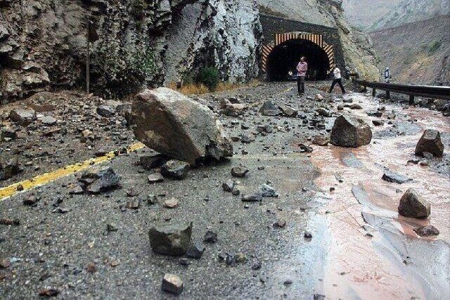 پلیس راه هشدار داد: احتمال ریزش سنگ و رانش زمین در جادههای شمال پلیس راه هشدار داد: احتمال ریزش سنگ و رانش زمین در جادههای شمال