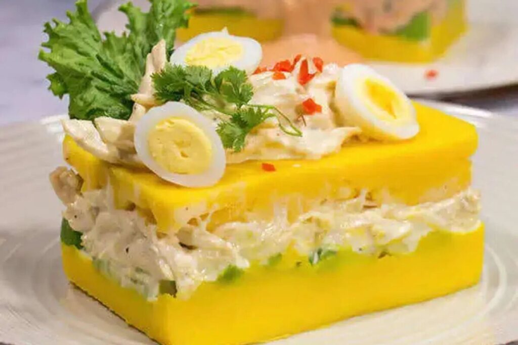 کائوسا رِیِنا؛ ترکیب پوره سیبزمینی با آبلیموی تازه و فلفل آخی آمارِیو کائوسا رِیِنا؛ ترکیب پوره سیبزمینی با آبلیموی تازه و فلفل آخی آمارِیو