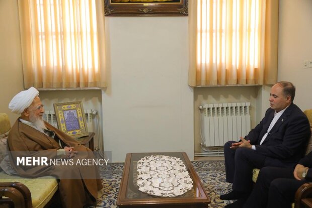آیتالله جوادی آملی: حفظ کشور با همراهی مردم محقق میشود آیتالله جوادی آملی: حفظ کشور با همراهی مردم محقق میشود