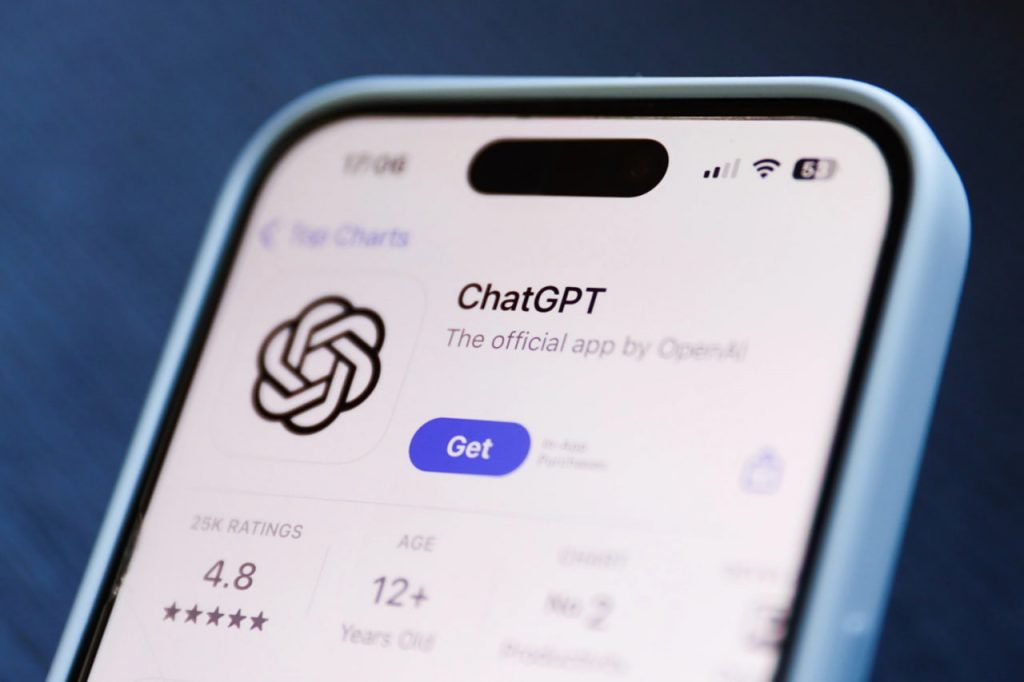 ارزیابی کارشناسان: حتی نسخه مخصوص نوجوانان ChatGPT هم برای افراد زیر ۱۸ سال ایمن نیست ChatGPT