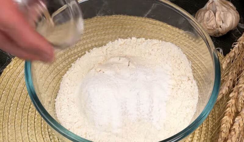 طرز تهیه نان تابه ای فوری با ماست و یک پیمانه آرد طرز تهیه نان تابه ای فوری با ماست و یک پیمانه آرد